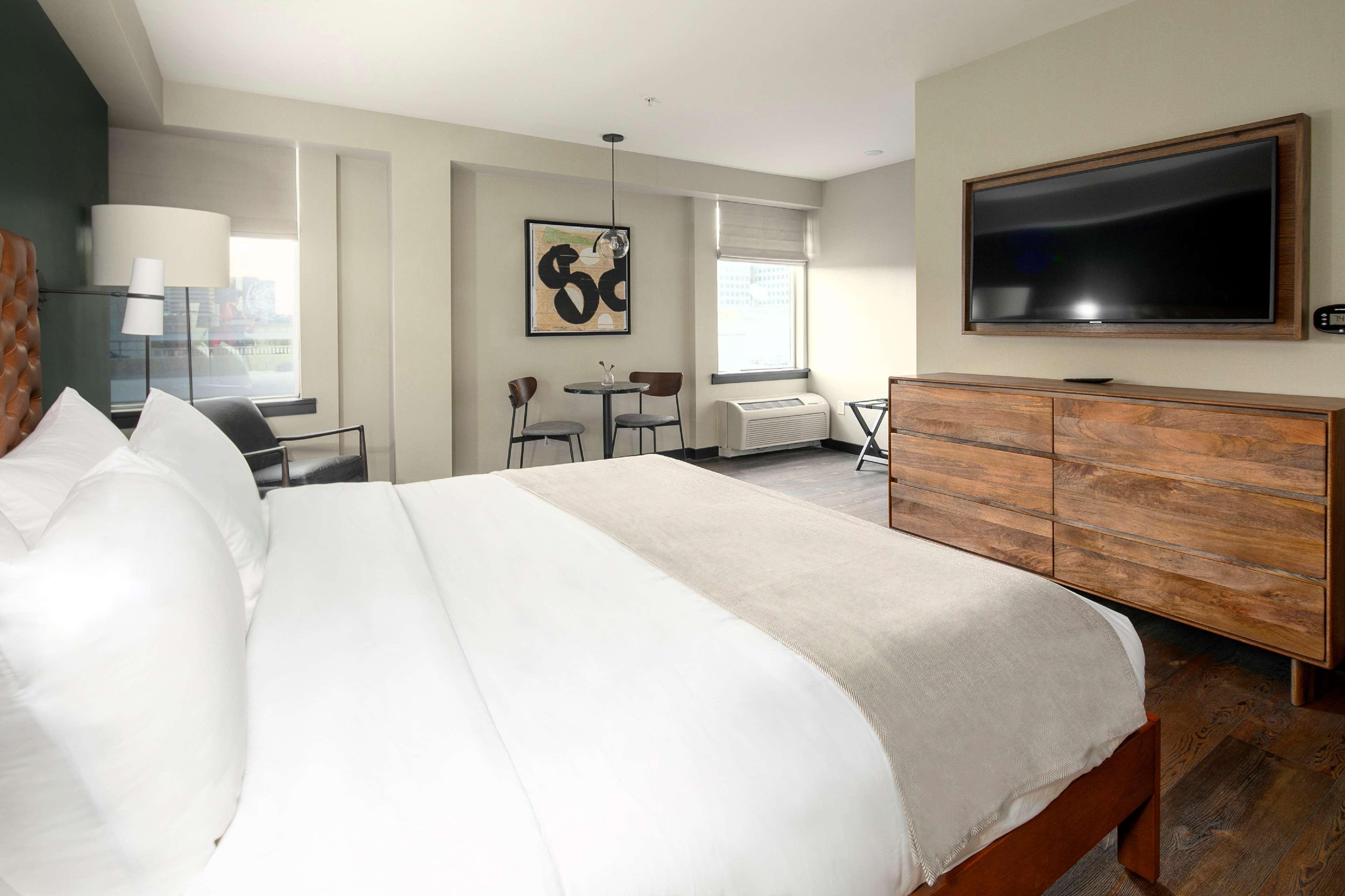 The Lloyd Stamford, Tapestry Collection By Hilton Hotel Exterior photo