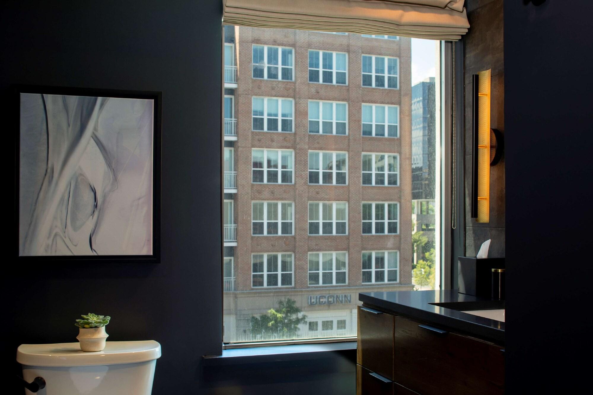 The Lloyd Stamford, Tapestry Collection By Hilton Hotel Exterior photo