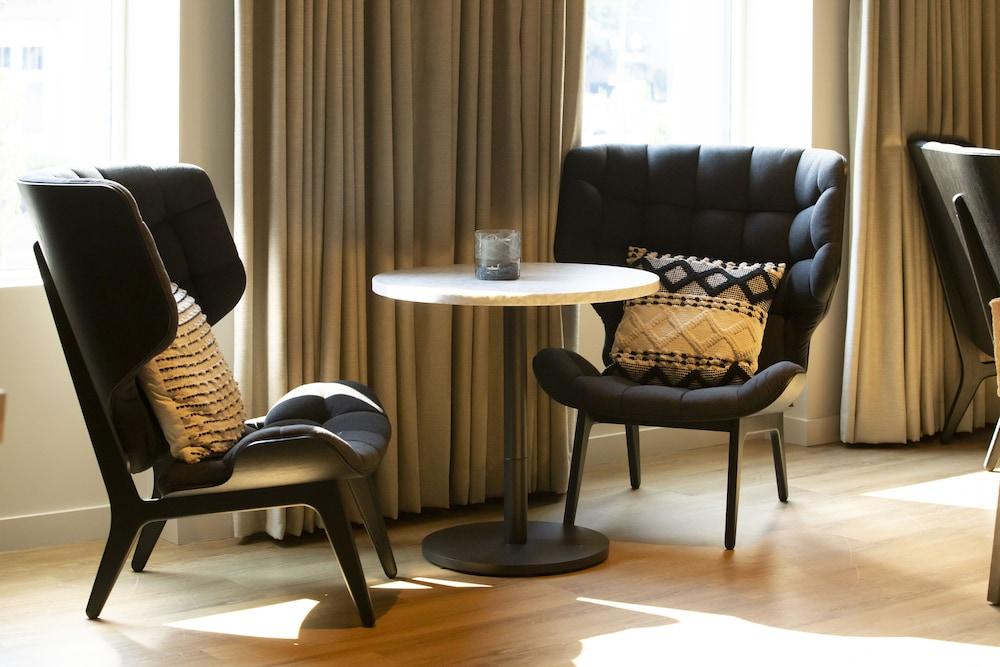 The Lloyd Stamford, Tapestry Collection By Hilton Hotel Exterior photo