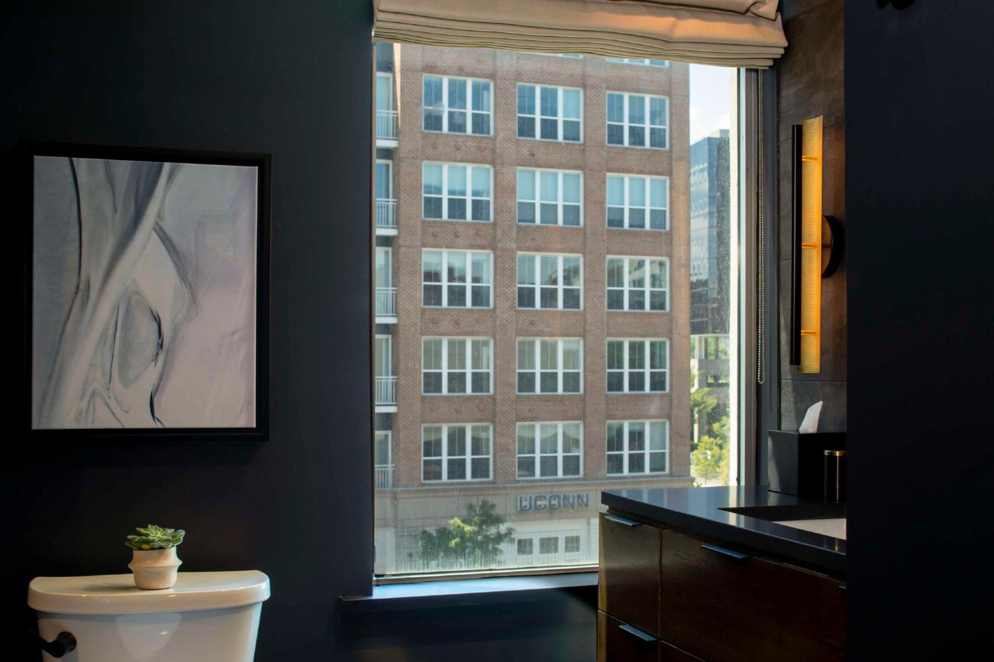 The Lloyd Stamford, Tapestry Collection By Hilton Hotel Exterior photo