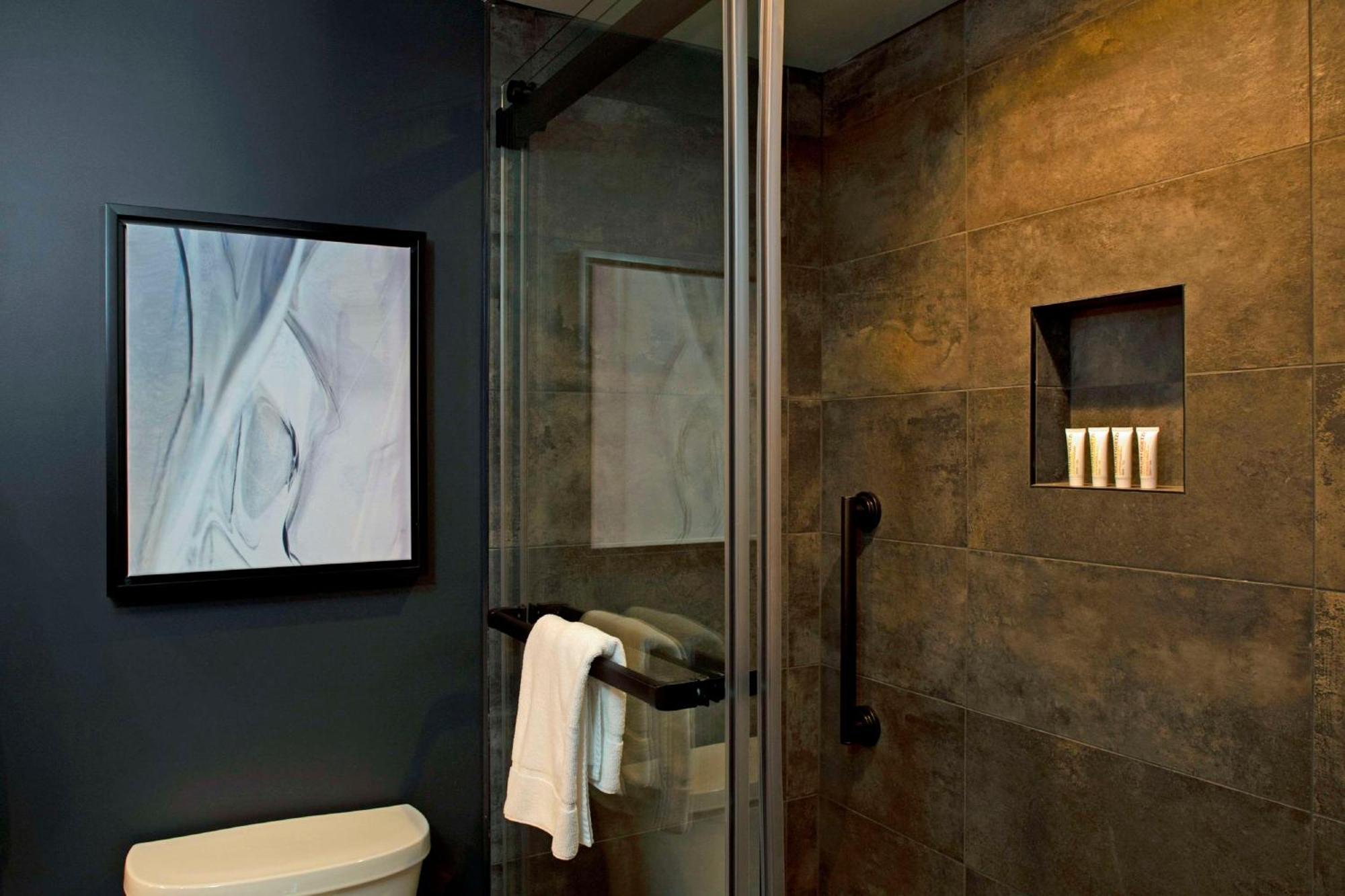 The Lloyd Stamford, Tapestry Collection By Hilton Hotel Exterior photo