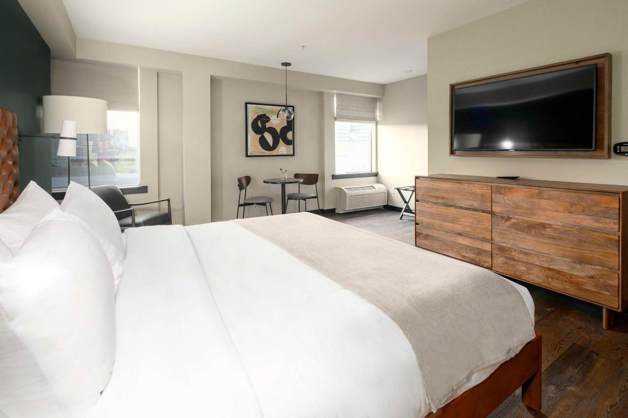 The Lloyd Stamford, Tapestry Collection By Hilton Hotel Exterior photo