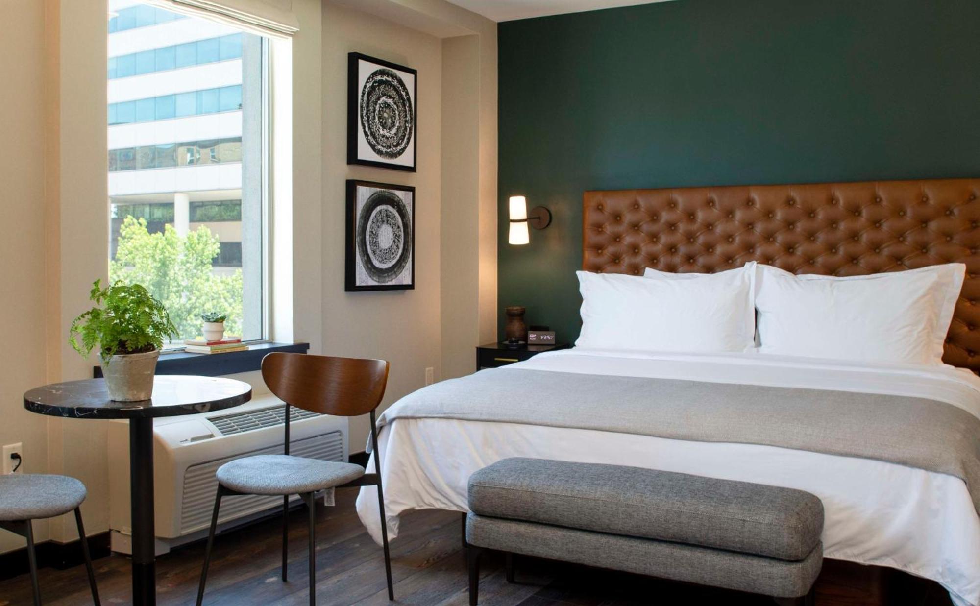 The Lloyd Stamford, Tapestry Collection By Hilton Hotel Exterior photo